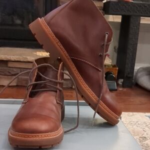 Clarks Men's Tan Leather Chukka Boots